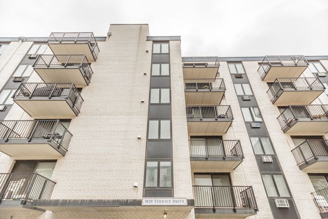 9128 W Terrace Drive 3B, Niles, IL 60714