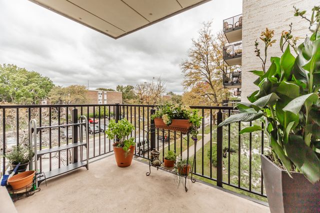 9128 W Terrace Drive 3B, Niles, IL 60714