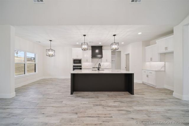 21755 S Country Ridge Court, Claremore, OK 74019