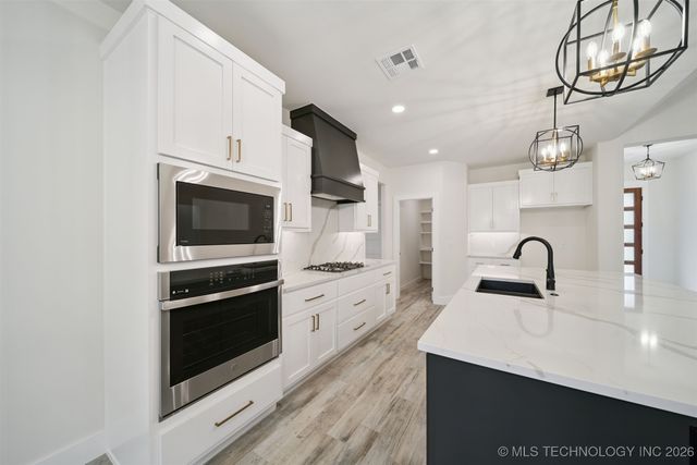 21755 S Country Ridge Court, Claremore, OK 74019