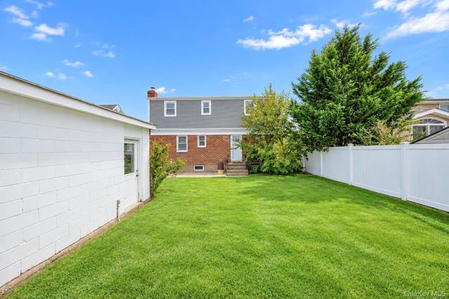 30 McAlester Avenue, Hicksville, NY 11801