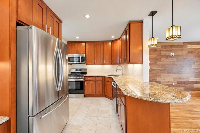 30 McAlester Avenue, Hicksville, NY 11801