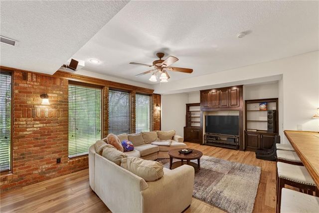 24600 W 61ST Terrace, Shawnee, KS 66226