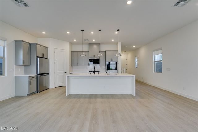 125 Silver Run Lane, Las Vegas, NV 89138