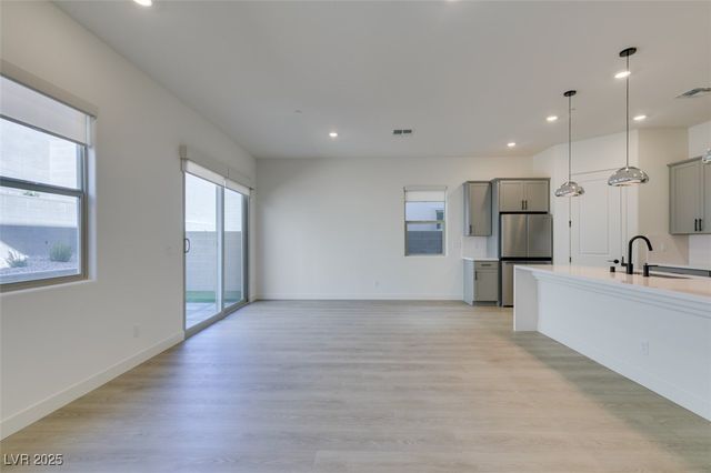 125 Silver Run Lane, Las Vegas, NV 89138