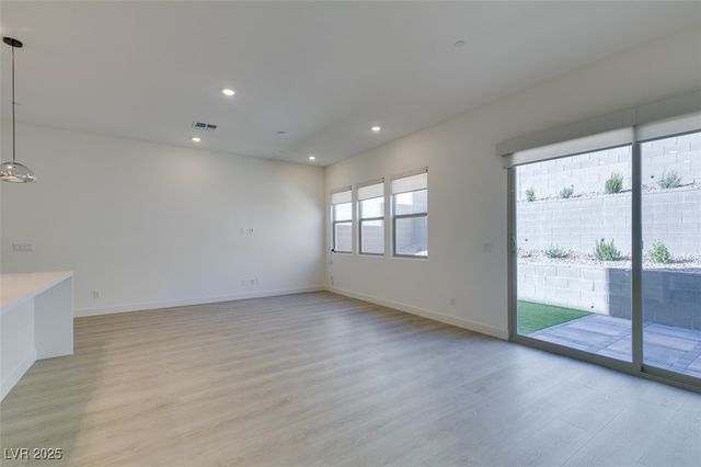 125 Silver Run Lane, Las Vegas, NV 89138