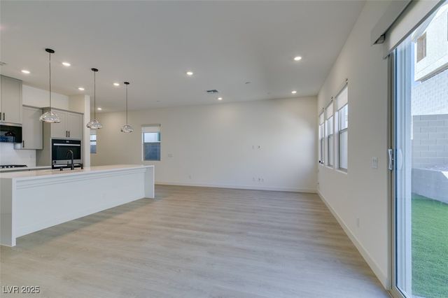 125 Silver Run Lane, Las Vegas, NV 89138