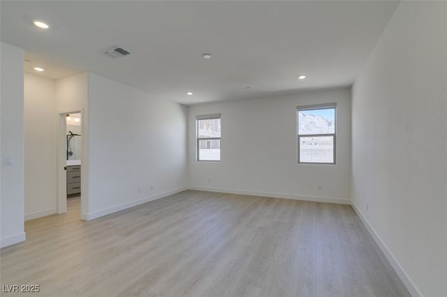 125 Silver Run Lane, Las Vegas, NV 89138