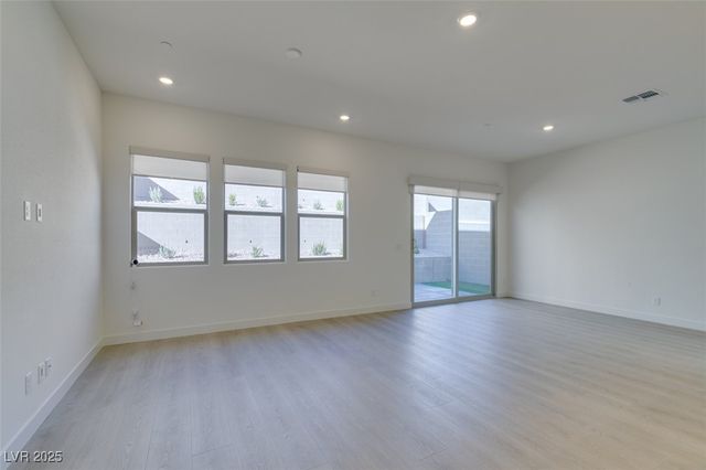 125 Silver Run Lane, Las Vegas, NV 89138