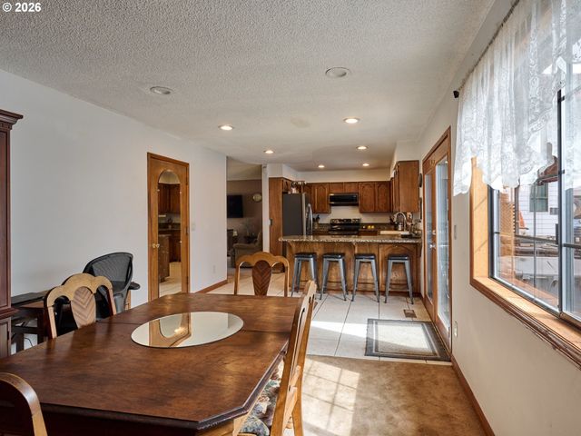 920 N ASPEN Ct, Canby, OR 97013