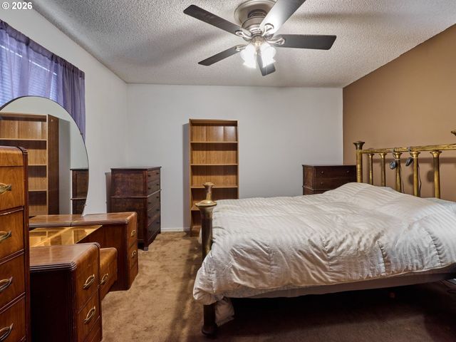 920 N ASPEN Ct, Canby, OR 97013