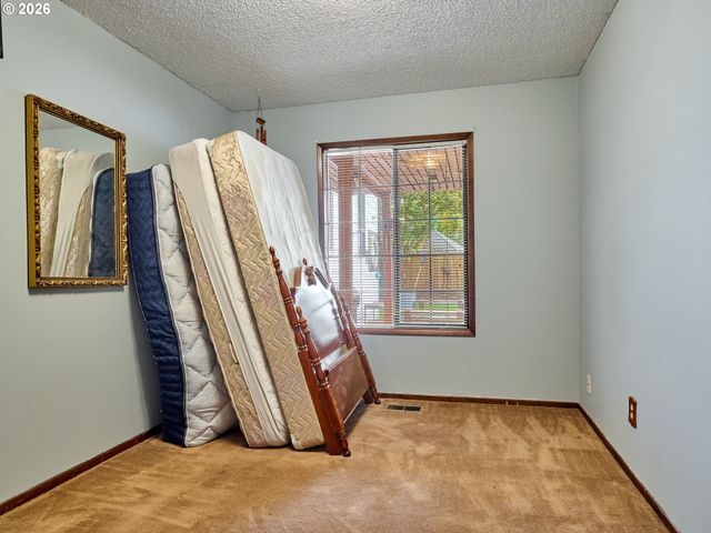 920 N ASPEN Ct, Canby, OR 97013