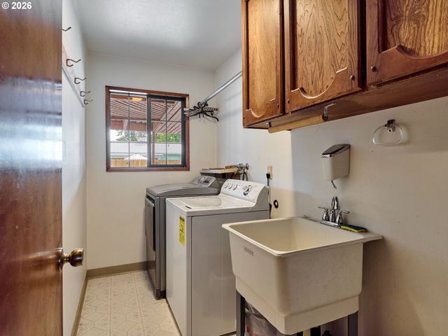 920 N ASPEN Ct, Canby, OR 97013