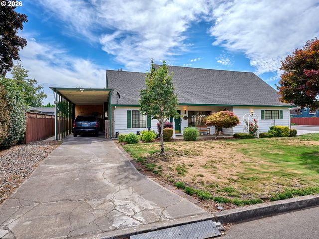 920 N ASPEN Ct, Canby, OR 97013