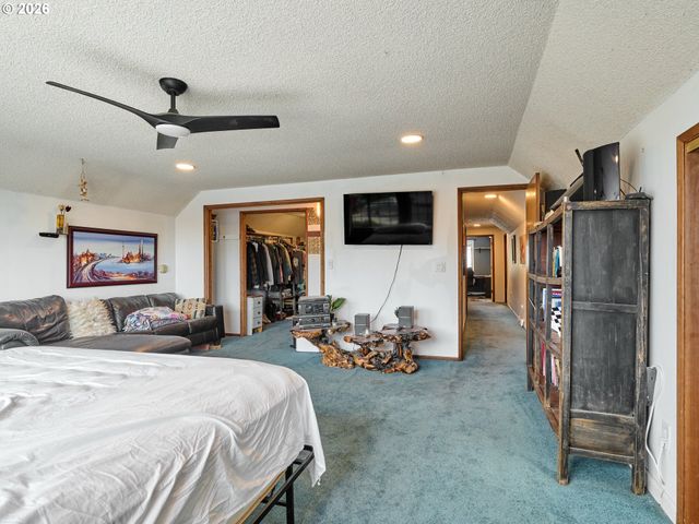 920 N ASPEN Ct, Canby, OR 97013