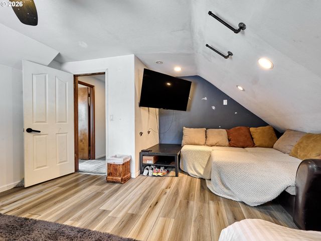 920 N ASPEN Ct, Canby, OR 97013