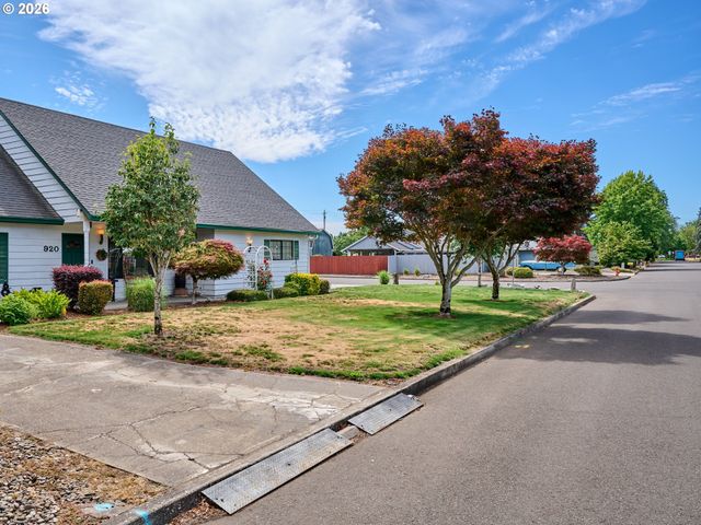 920 N ASPEN Ct, Canby, OR 97013