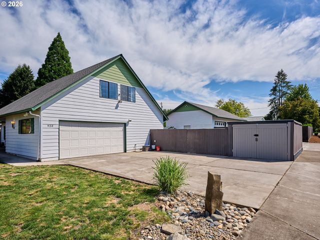 920 N ASPEN Ct, Canby, OR 97013