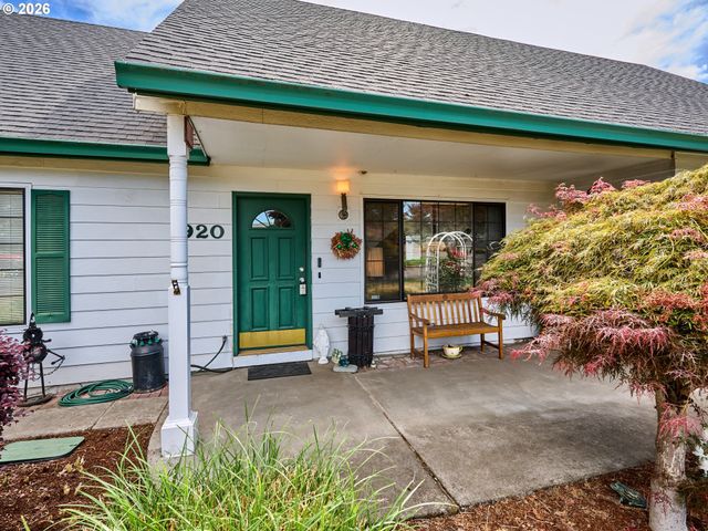 920 N ASPEN Ct, Canby, OR 97013