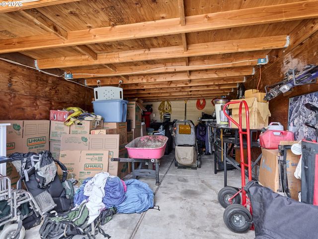 920 N ASPEN Ct, Canby, OR 97013