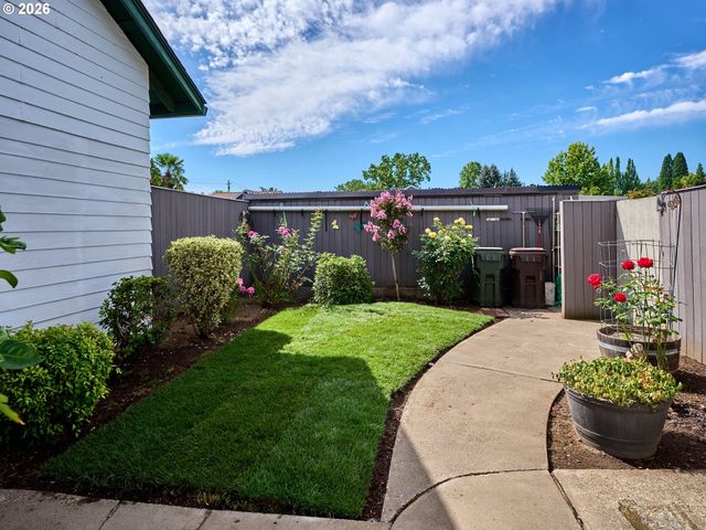 920 N ASPEN Ct, Canby, OR 97013