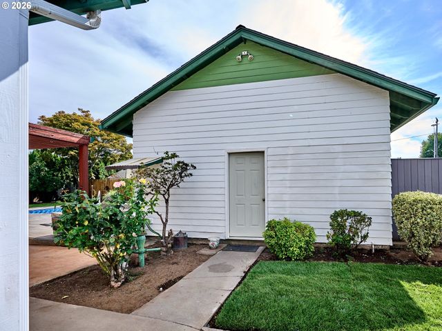 920 N ASPEN Ct, Canby, OR 97013