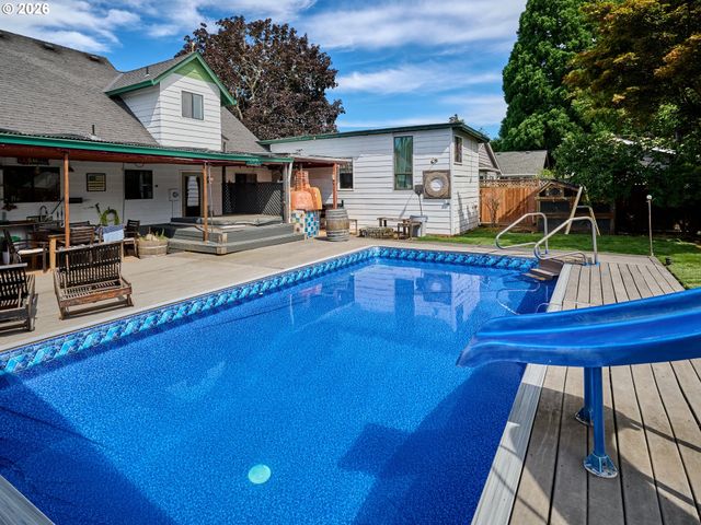 920 N ASPEN Ct, Canby, OR 97013
