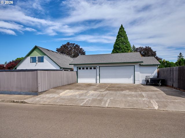 920 N ASPEN Ct, Canby, OR 97013