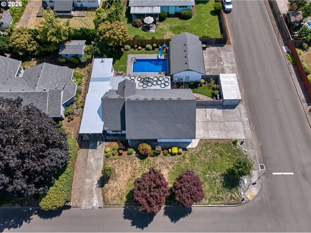 920 N ASPEN Ct, Canby, OR 97013