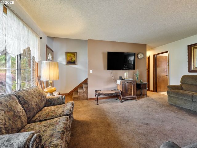 920 N ASPEN Ct, Canby, OR 97013