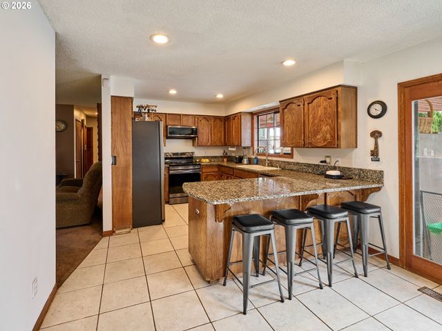 920 N ASPEN Ct, Canby, OR 97013