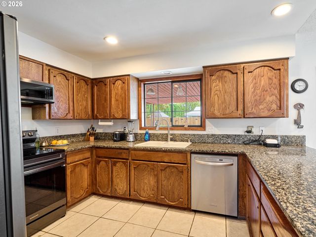 920 N ASPEN Ct, Canby, OR 97013