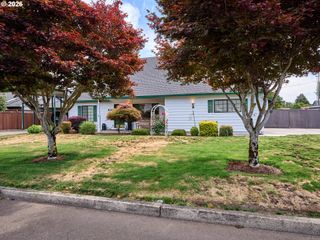 920 N ASPEN Ct, Canby, OR 97013