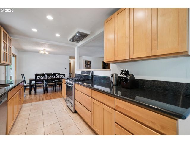 13721 Se HARRISON Ct, Portland, OR 97233