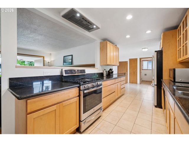 13721 Se HARRISON Ct, Portland, OR 97233