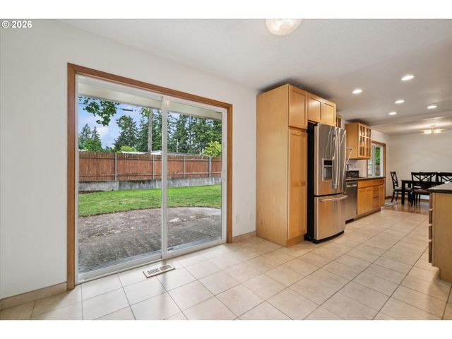 13721 Se HARRISON Ct, Portland, OR 97233