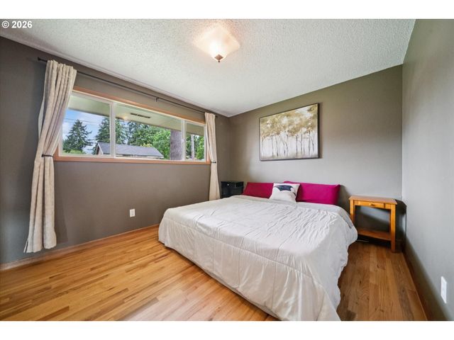 13721 Se HARRISON Ct, Portland, OR 97233