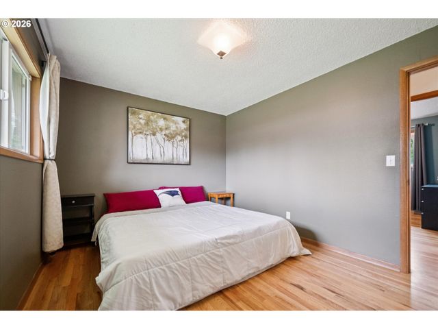 13721 Se HARRISON Ct, Portland, OR 97233