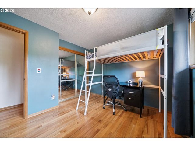 13721 Se HARRISON Ct, Portland, OR 97233