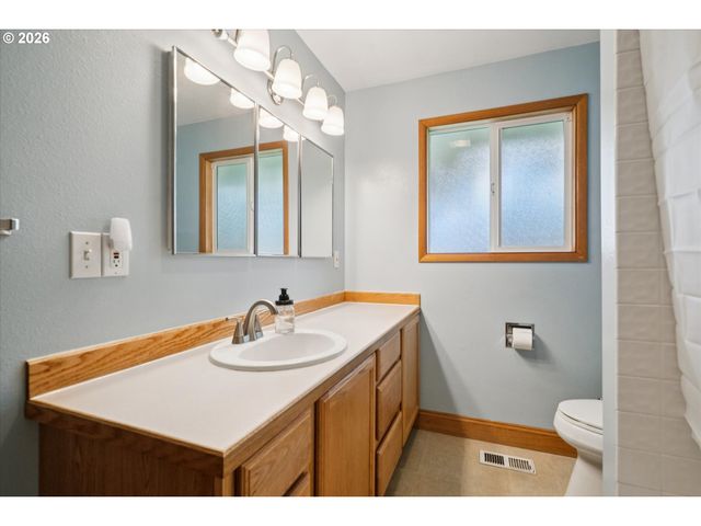 13721 Se HARRISON Ct, Portland, OR 97233