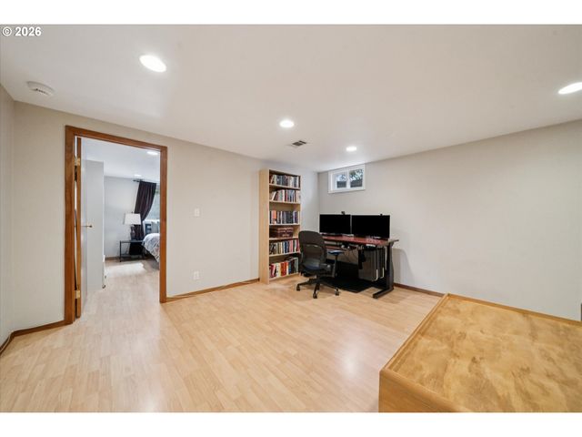 13721 Se HARRISON Ct, Portland, OR 97233