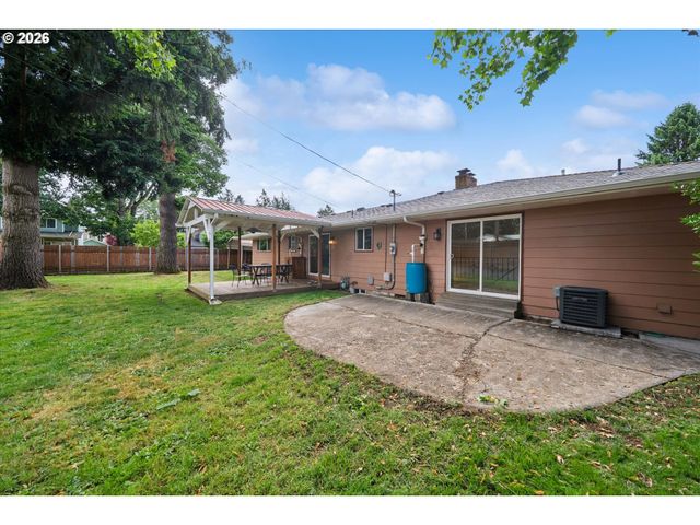 13721 Se HARRISON Ct, Portland, OR 97233