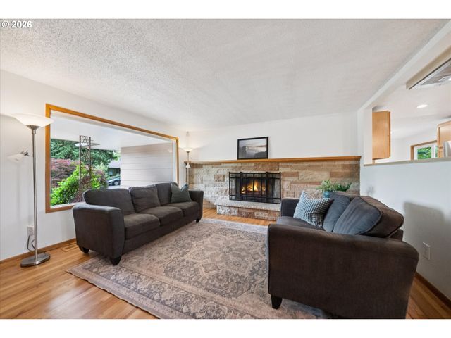 13721 Se HARRISON Ct, Portland, OR 97233