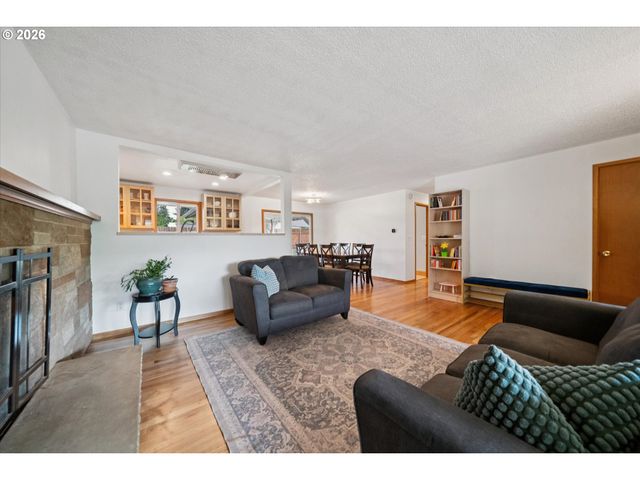 13721 Se HARRISON Ct, Portland, OR 97233