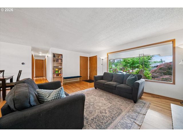 13721 Se HARRISON Ct, Portland, OR 97233