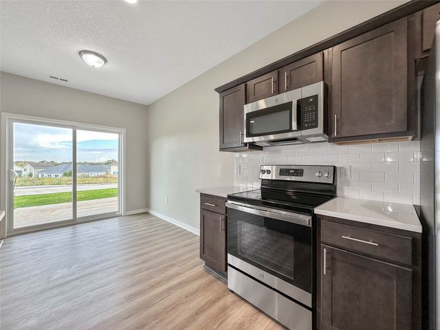 7000 Lake Ridge Avenue 1, Des Moines, IA 50320