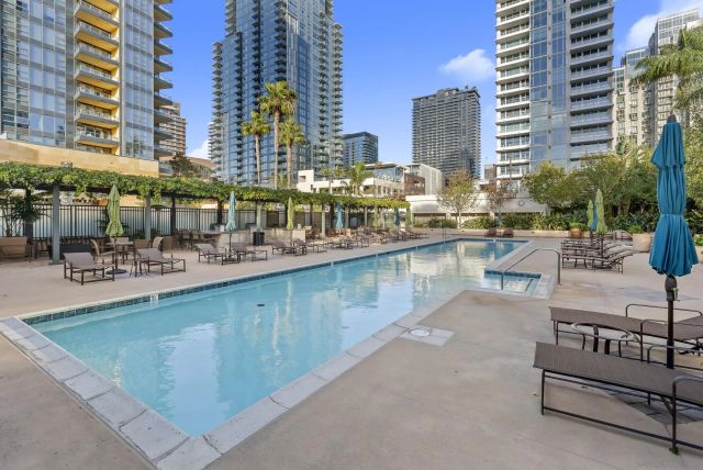 1205 Pacific Hwy 2106, San Diego, CA 92101