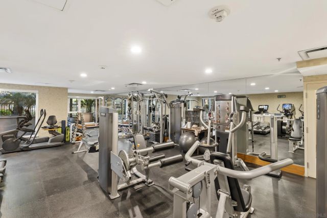 1205 Pacific Hwy 2106, San Diego, CA 92101