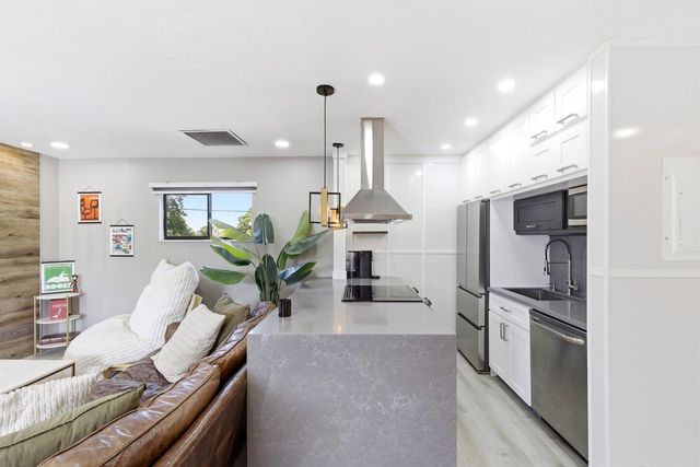30 Crossings Circle G, Boynton Beach, FL 33435