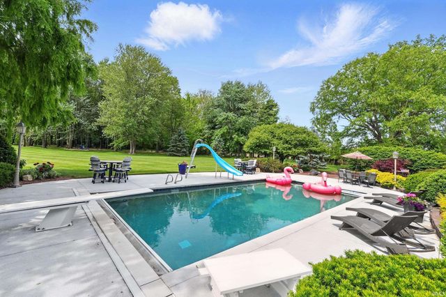 2341 S Paxton Drive, Warsaw, IN 46580